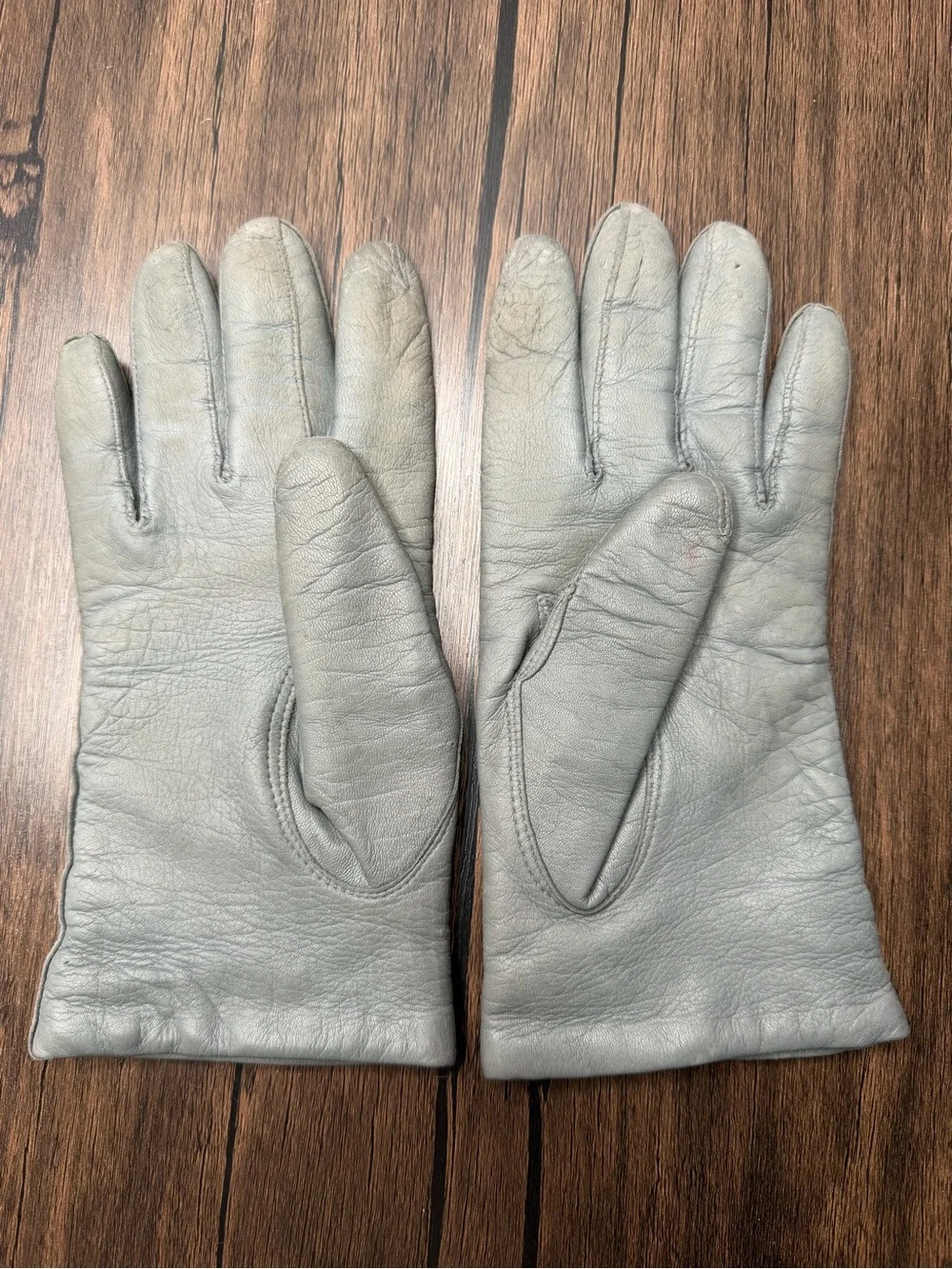 Vintage women’s 7.5 Leather cashmere gloves in Light Gray made in Italy